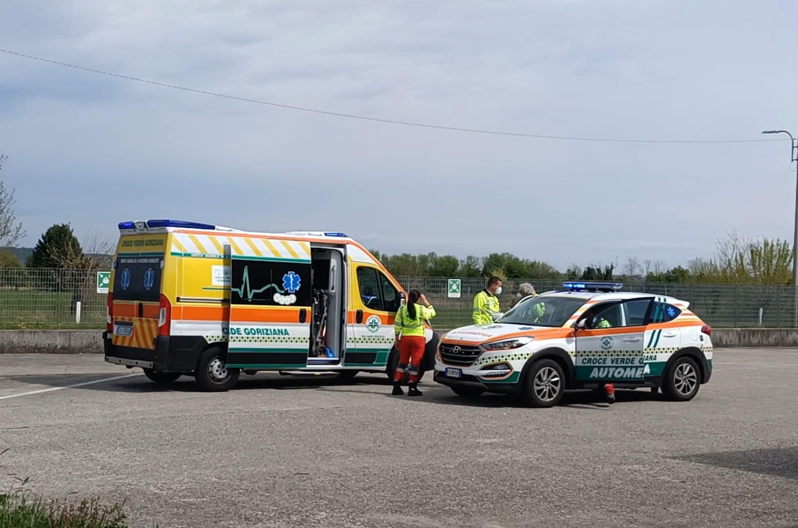 Immagine per Scontro tra Bmw e Tesla sul Vallone, due feriti a Doberdò del Lago
